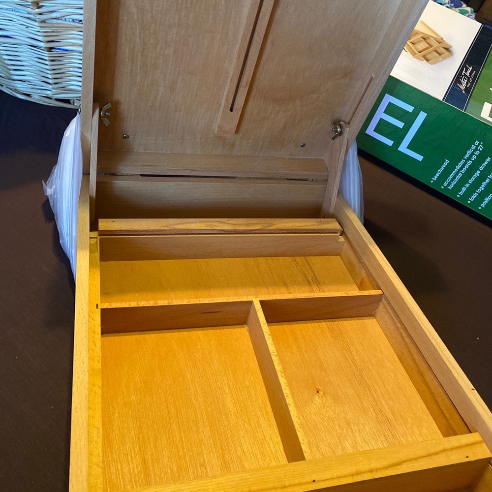 Easel beechwood box (brand) masters touch